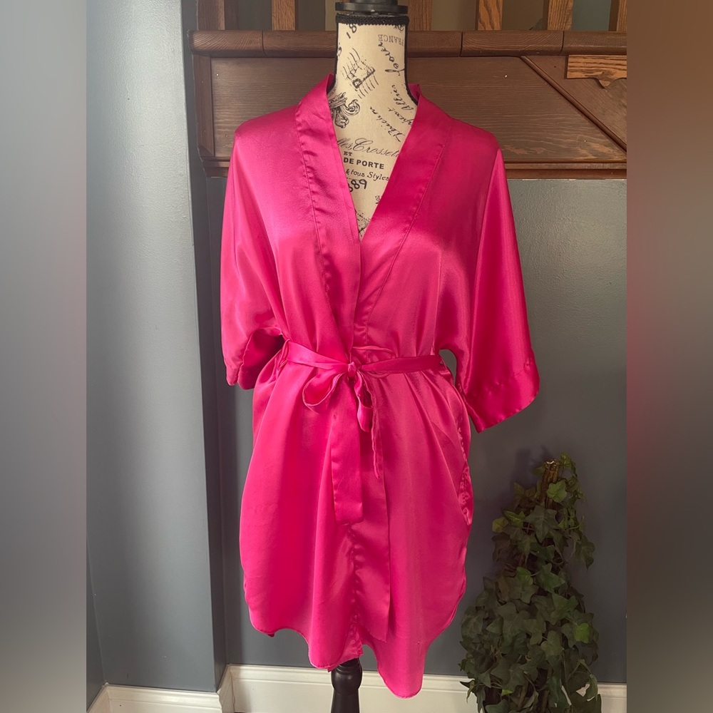 Vintage 80’s-90’s Hot Pink Satin Robe by Kathryn Size‎ S